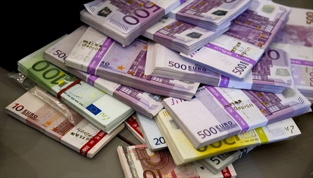 اليورو يقفز أمام الدولار