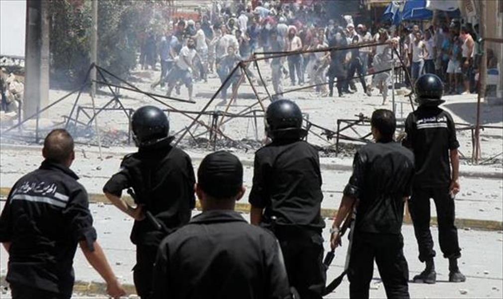 حرق مقرين للشرطة في اشتباكات بين الأمن ومحتجين بالجنوب