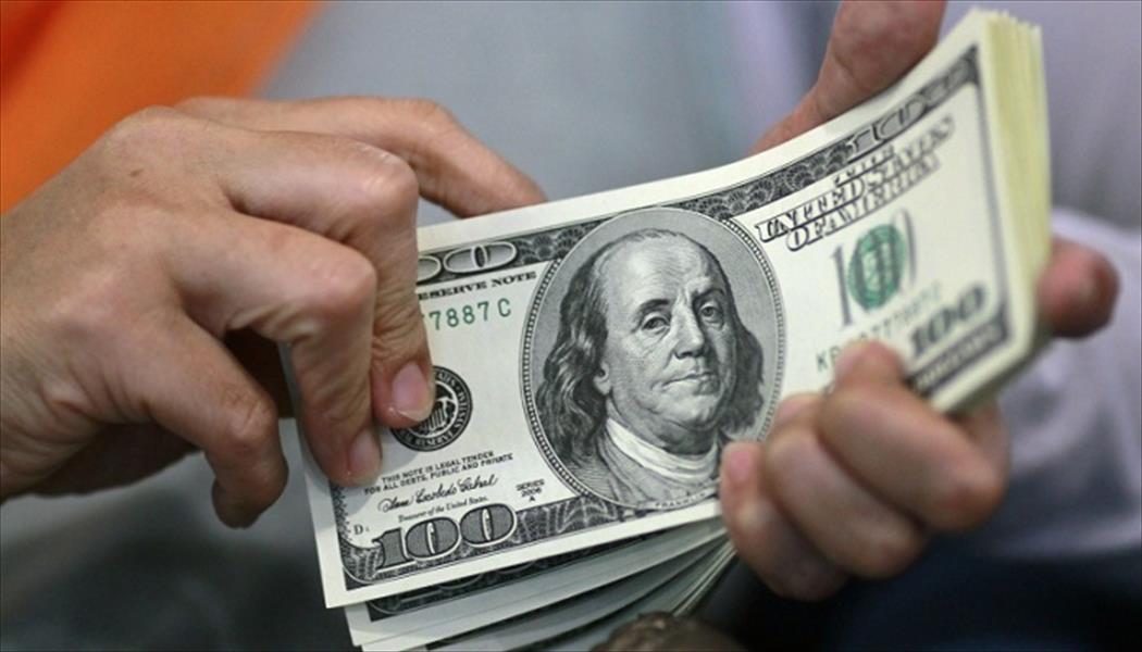 الدولار يرتفع بفعل زيادة عوائد سندات الخزانة الأميركية