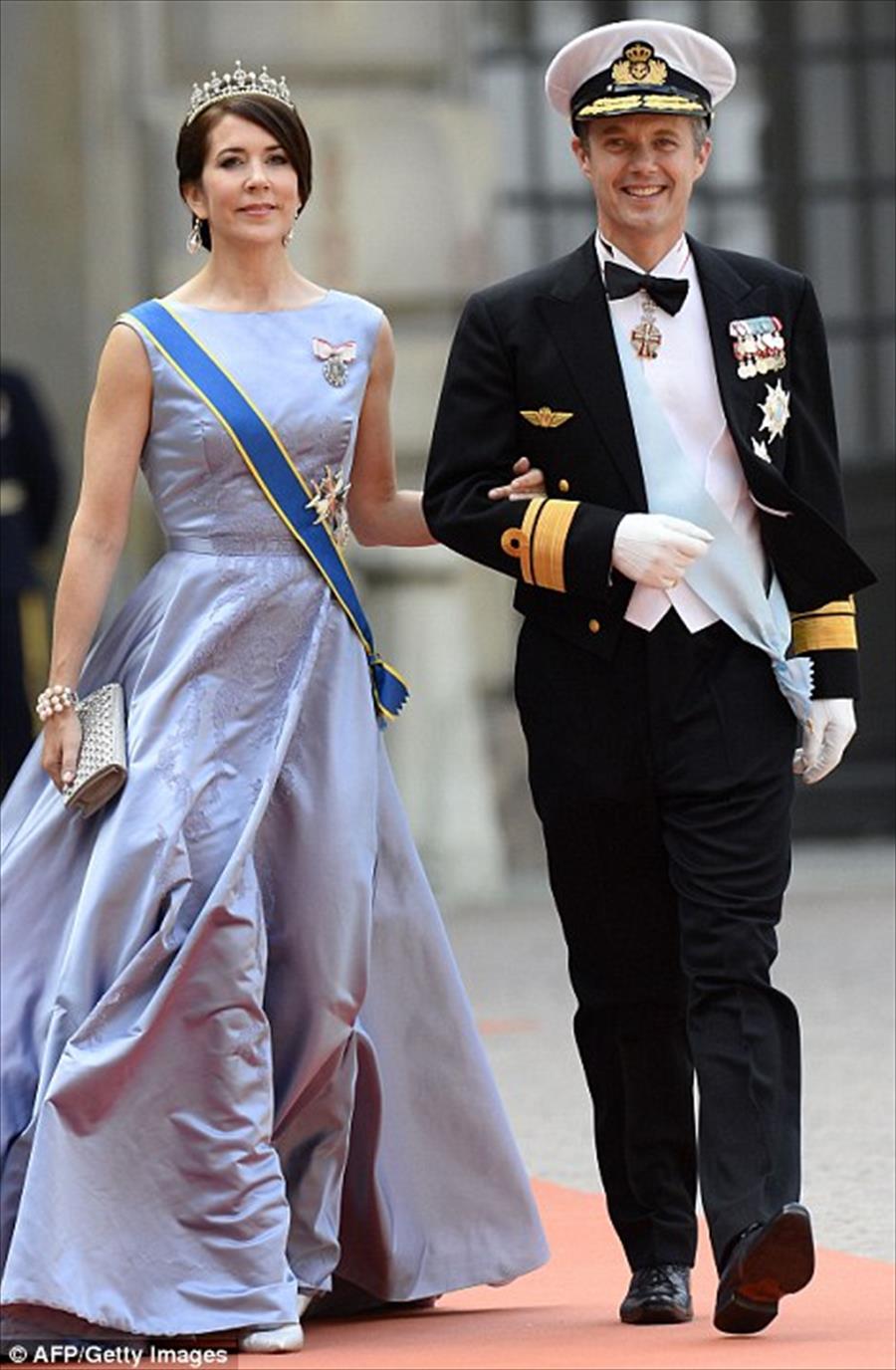أناقة الأميرات والملكات في حفل زفاف أمير السويد