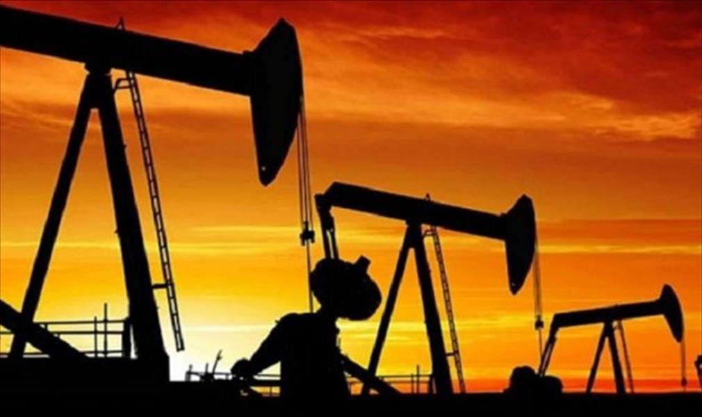 النفط يتراجع بفعل ليبيا وصعود الدولار