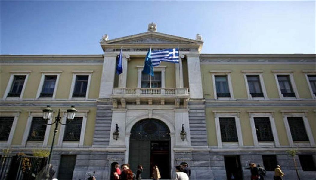 البنك المركزي اليوناني يوصي بإغلاق المصارف