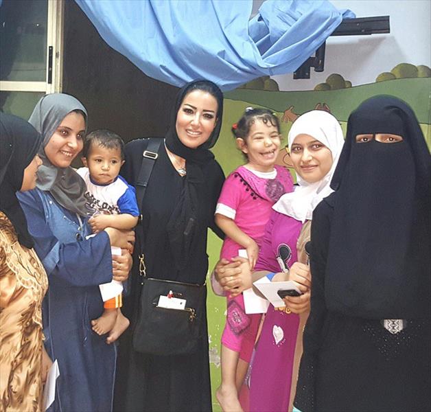 صورة: سمية الخشاب تزور مستشفى «أبو الريش» للأطفال