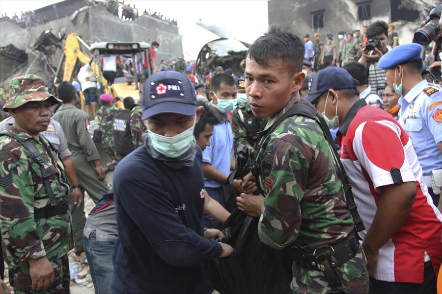 بالصور: ارتفاع عدد ضحايا الطائرة الإندونيسية إلى 116 شخصًا