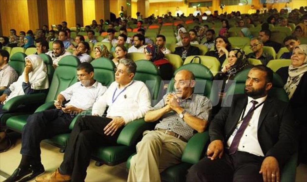 بالصور: تكريم الأطقم الطبية والموظفين والعاملين بمركز بنغازي الطبي
