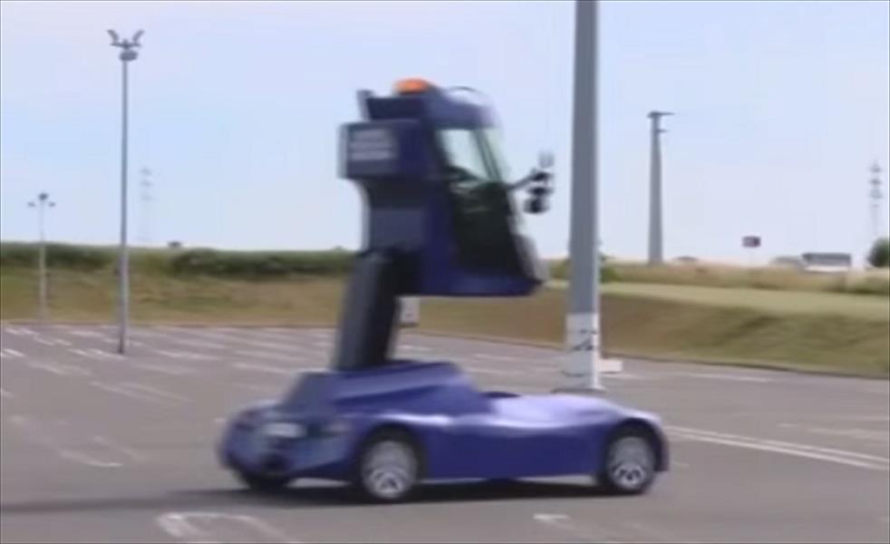 بالفيديو: سيارة مذهلة بمقعد يرتفع إلى 3.5 متر عن الأرض