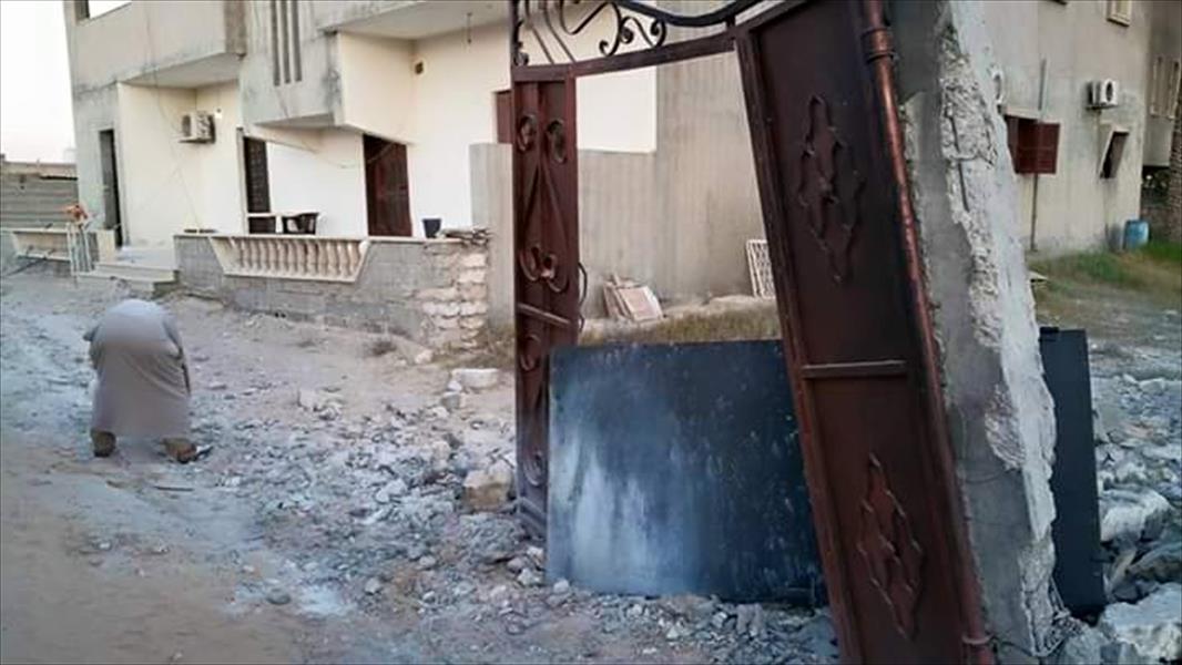 بالصور: سقوط صاروخ غراد على منزل في صبراتة