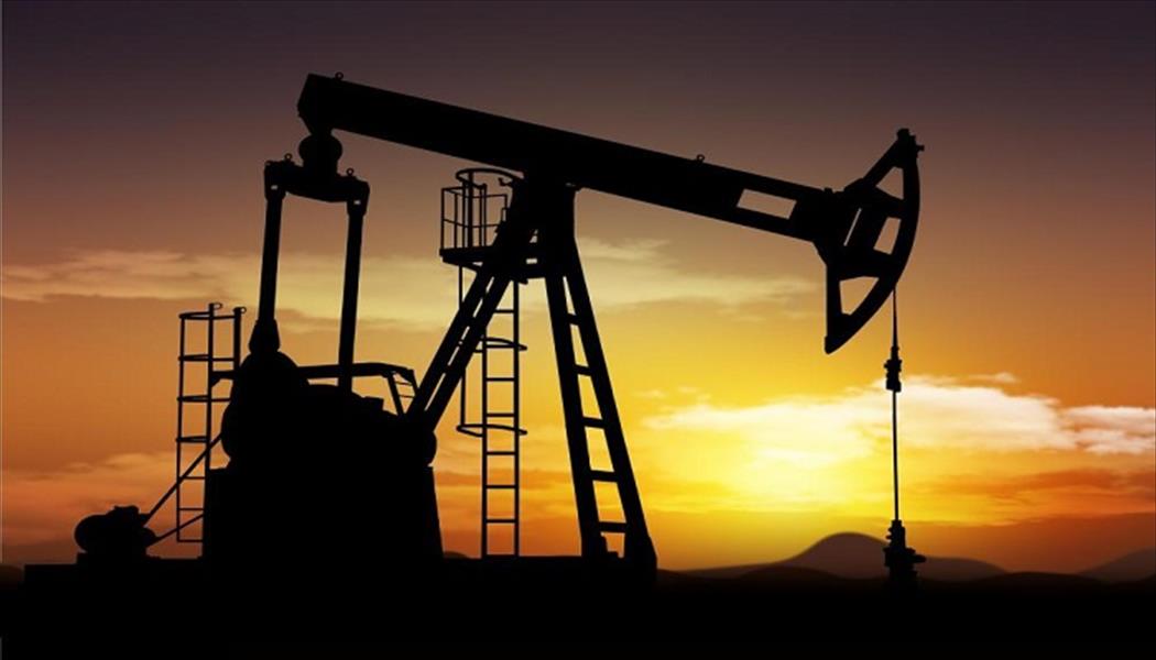 النفط يهبط 3 % مع هروب المستثمرين إلى ملاذات آمنة