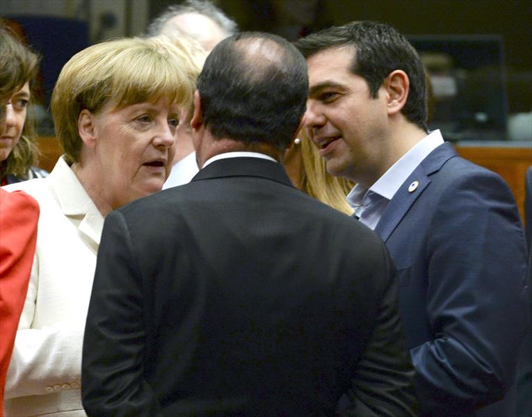 تسيبراس: اتفقنا على إعادة هيكلة الديون لتجنب خروج اليونان من اليورو