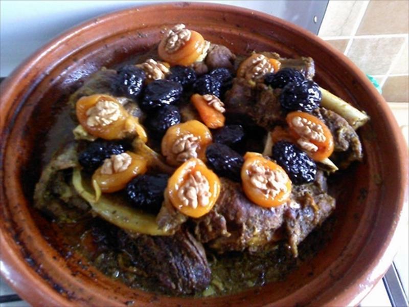لحم الغنم مع البرقوق من المطبخ المغربي