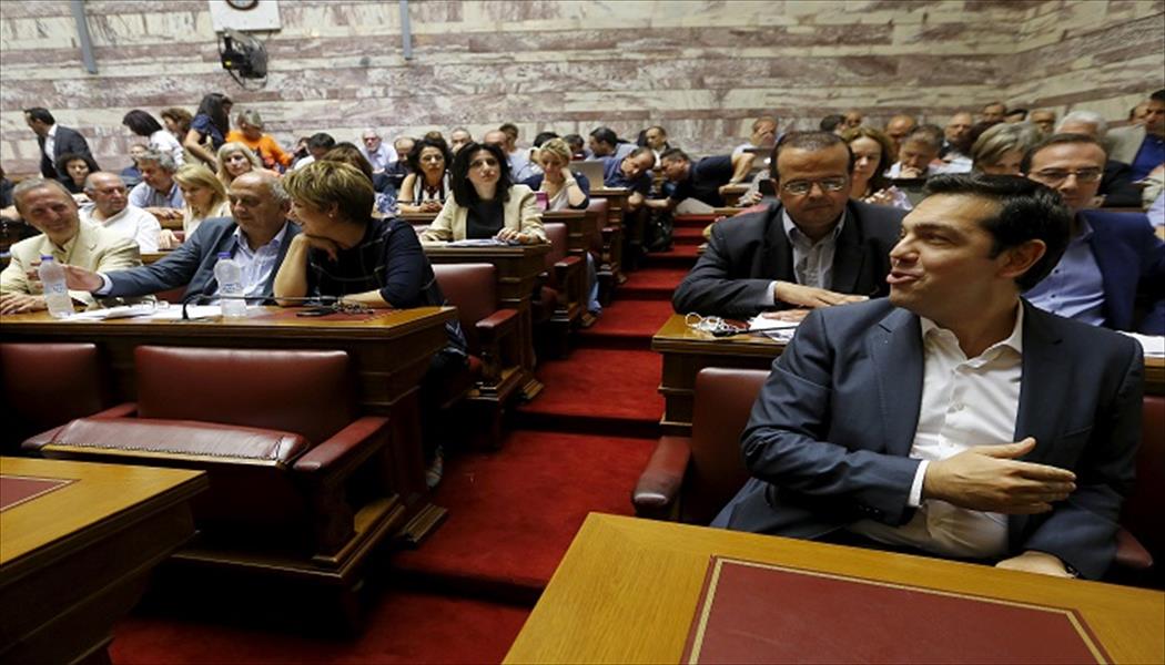 تسيبراس يطلب من نواب حزبه دعمه في البرلمان
