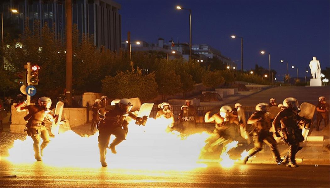 محتجون يونانيون يشتبكون مع الشرطة احتجاجًا على التقشف