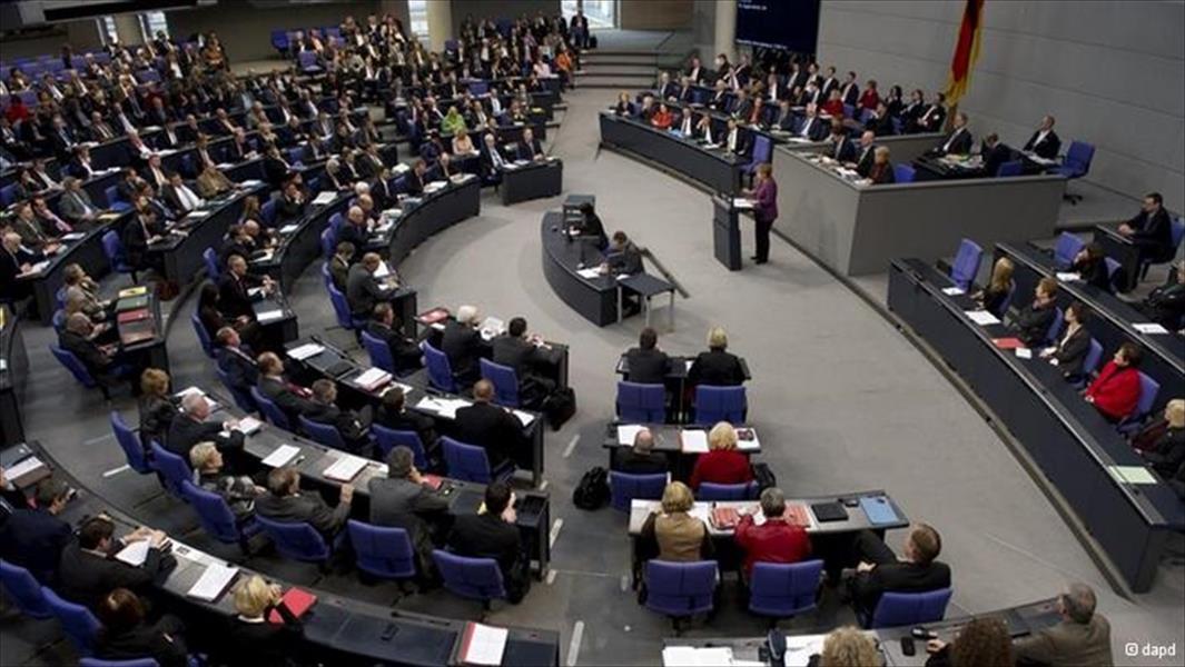 البرلمان الألماني يؤيد مفاوضات برنامج إنقاذ ثالث لليونان