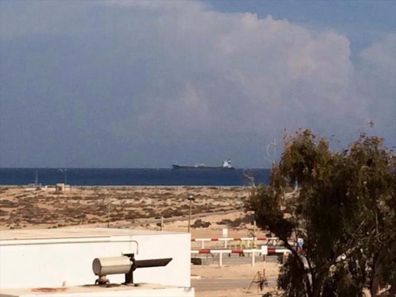 تقارير تفيد بسيطرة قوات تابعة للحكومة على سفينة النفط.. وميليشيات الجضران تنفي