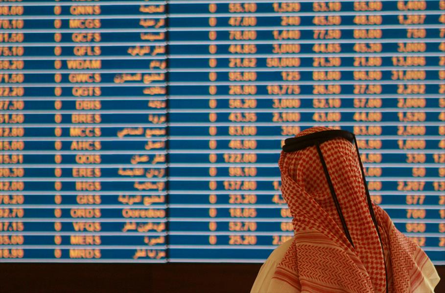 انخفاض بورصات الخليج فيما تراجع الإمارات أسعار الوقود
