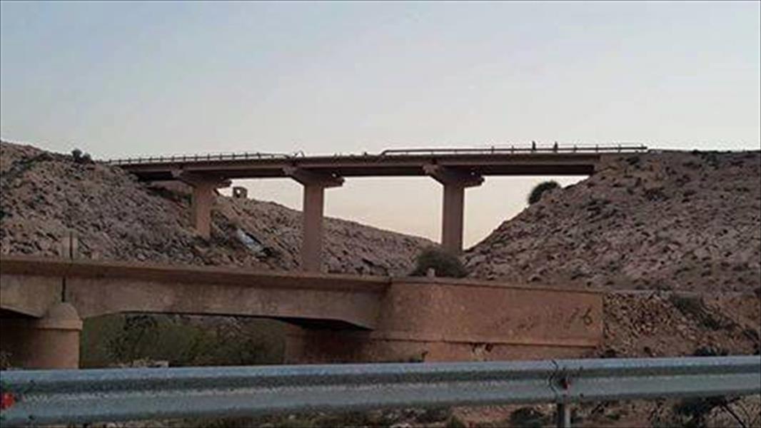 سقوط سيارة من جسر الغريدية على طريق طبرق - مساعد