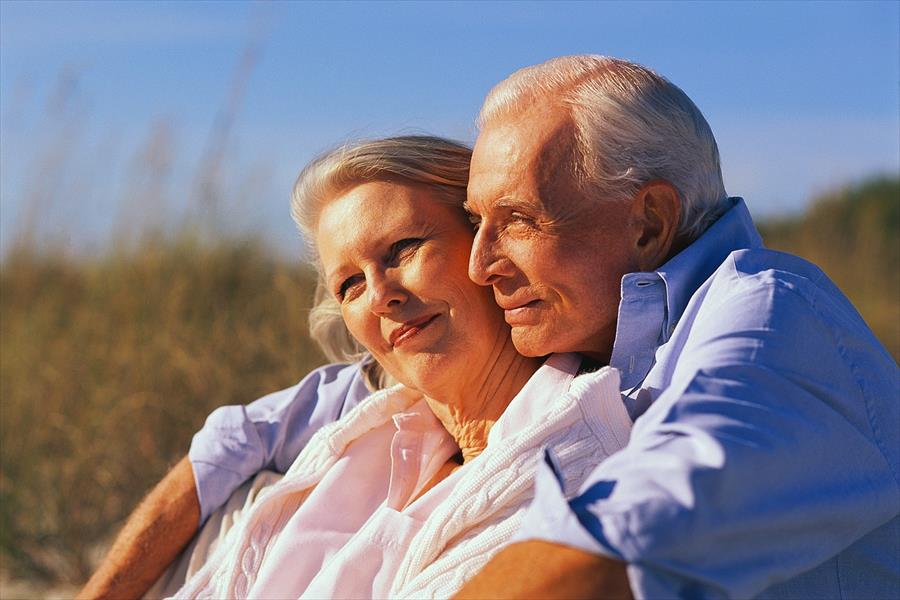 دراسة: الزواج يحقق استقرارًا نفسيًّا لكبار السن
