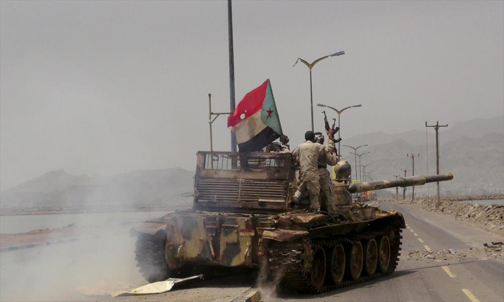 اليمن: مقتل 15 في انفجار سيارة ملغومة بقاعدة عسكرية