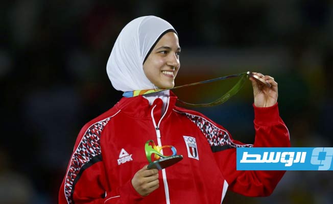مصرية ترفع علم بلادها في افتتاح «أولمبياد طوكيو»
