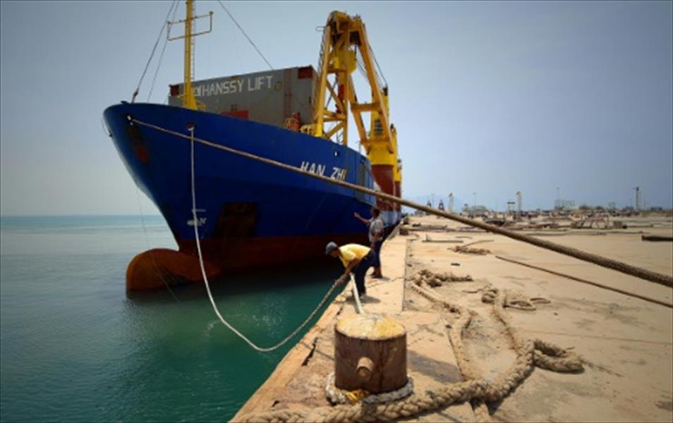 وصول أول سفينة تجارية لميناء عدن منذ بدء الصراع