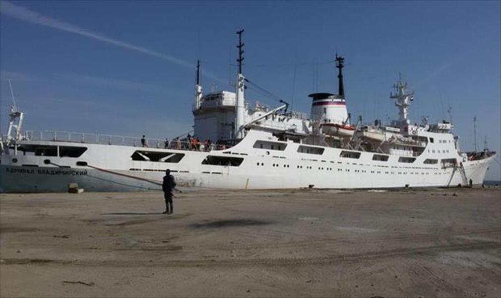 سفينة حربية روسية تزور ميناء الأدبية المصري