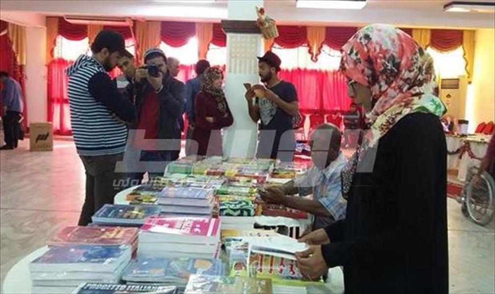 «شمعة الحياة» للأعمال الخيرية تنظم معرضًا للكتاب في بنغازي