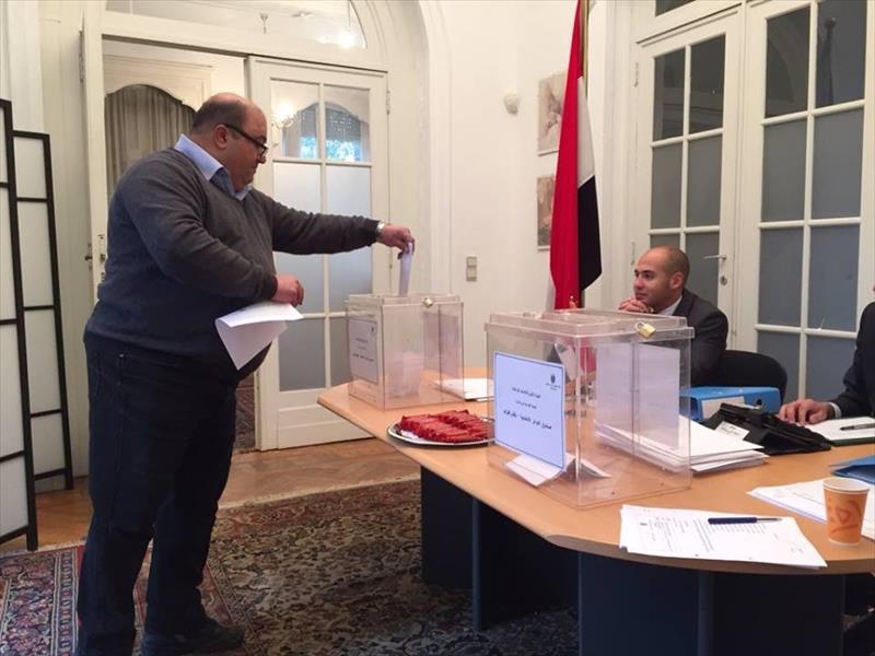 المصريون في الخارج يصوتون في جولة الإعادة لمجلس النواب