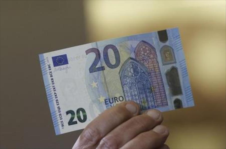 اليورو يهبط في انتظار اجتماع المركزي الأوروبي واليوان يرتفع