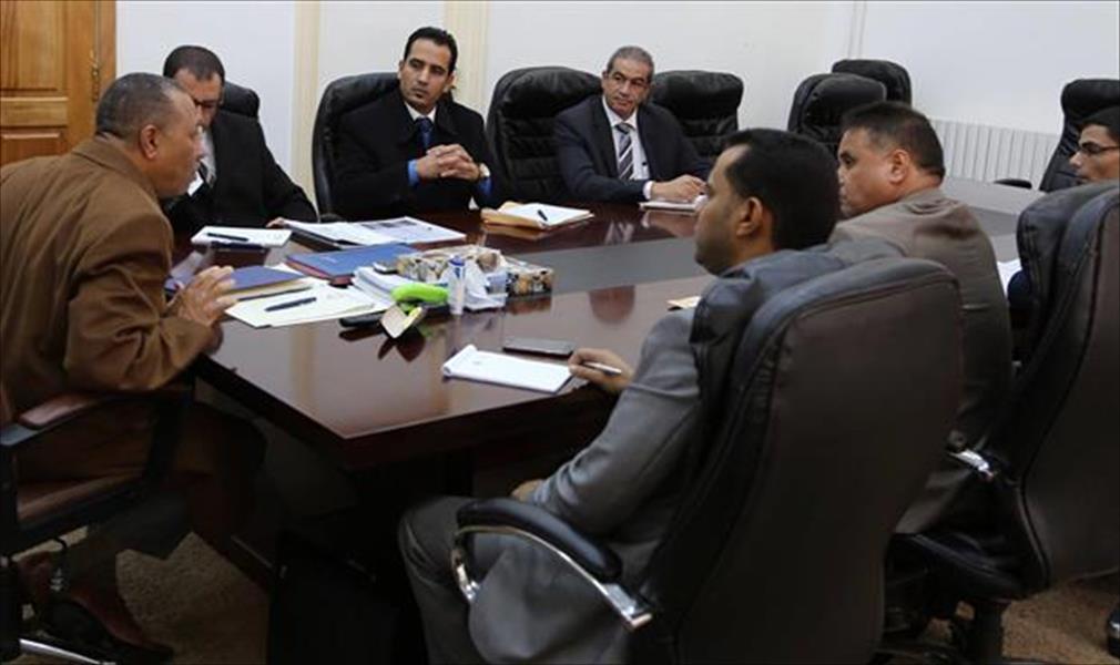 رئيس الحكومة الموقتة يجتمع مع رؤساء الهيئات العامة