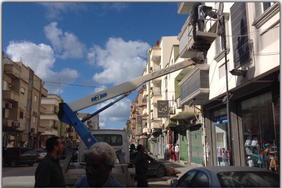 «رغم استمرار القصف» شركة الكهرباء تنجز أعمال الصيانة في بنغازي