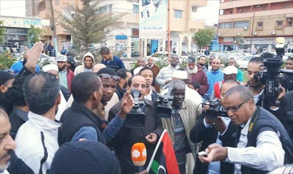 بالصور.. البوصيري يقطع مسافة 150 كيلو ليبعث برسالة إلى الليبيين 