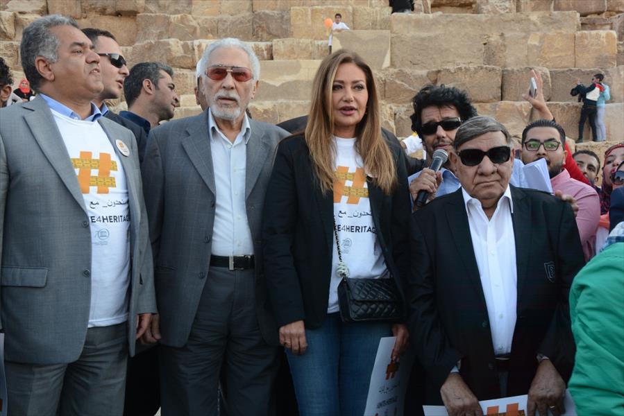 بالصور: ليلى علوي تطلق حملة «متحدون مع التراث» من الأهرامات