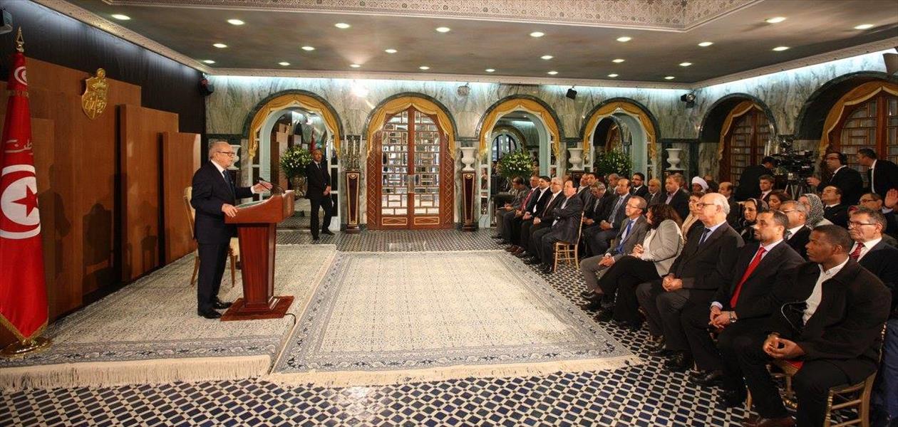 بالصور: الرئيس التونسي يلتقي أعضاء الحوار السياسي الليبي