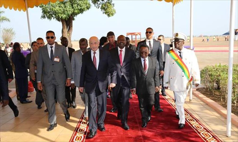 عقيلة يشارك في مراسم تنصيب رئيس غينيا كوناكري