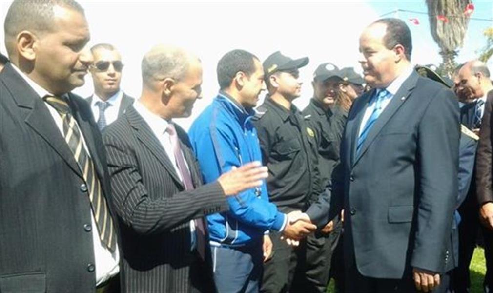 وزير داخلية تونس يتفقد وحدات الأمن بالعاصمة والجنوب