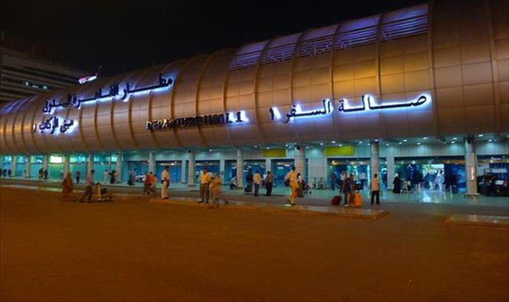 مطار القاهرة الدولي يمنع السفر بالجوازات اليدوية