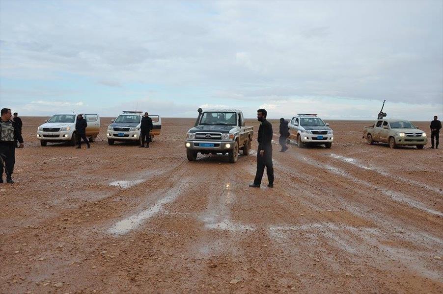 (بالفيديو): دوريات أمنية في الصحراء جنوب بنغازي لقطع الإمدادات عن «داعش»