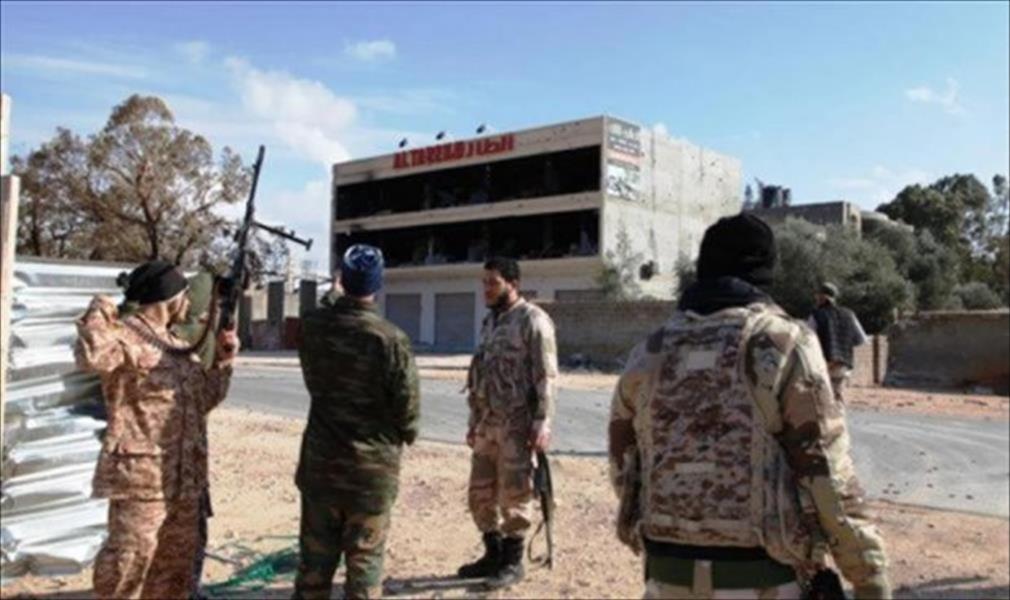 «الشرطة العسكرية» تضبط سيارتين و5 جنود مخالفين في بنغازي