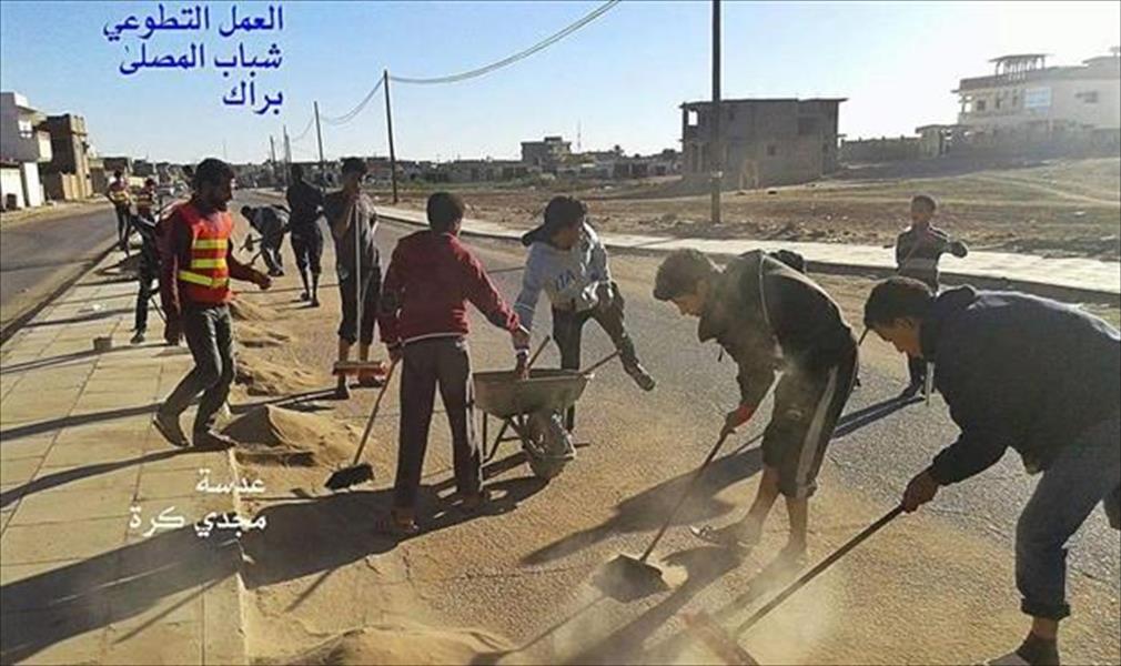حملة تطوعية لتنظيف وتشجير مدينة براك الشاطئ