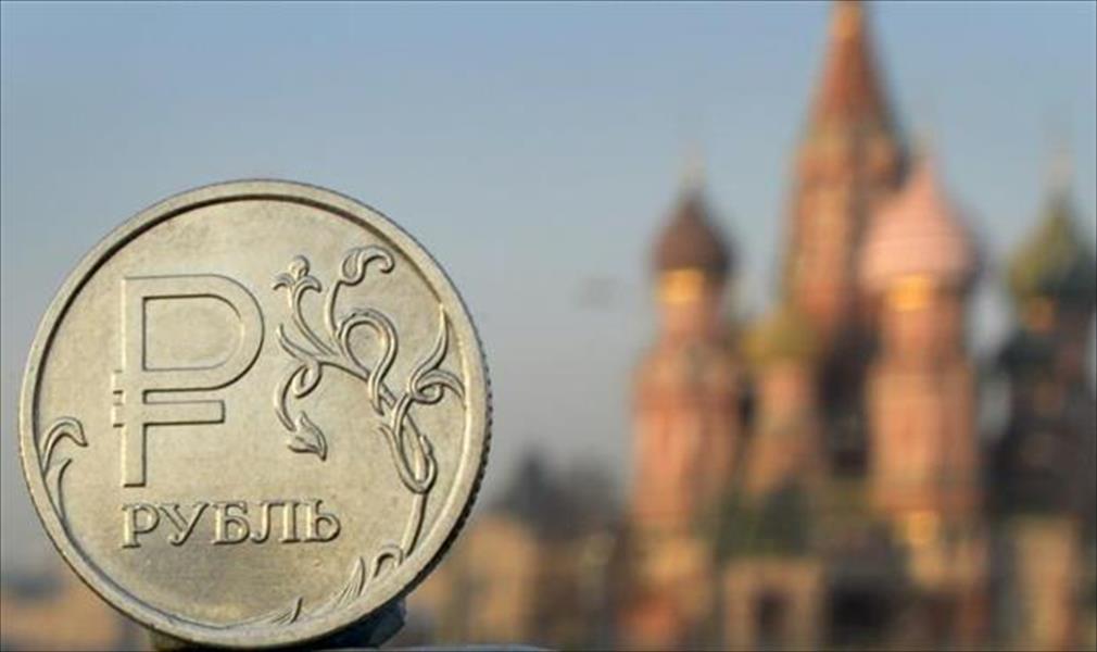 تراجع قياسي للعملة الروسية أمام الدولار.. والكرملين يؤكد عدم انهيارها