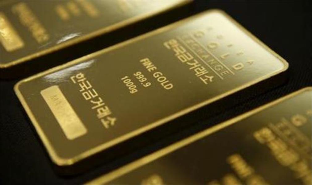 الذهب يتراجع مع نزول اليورو لكنه يتجه لتحقيق مكاسب أسبوعية