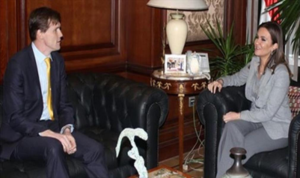 وزيرة التعاون الدولي المصرية تناقش مع السفير البريطاني التعاون بين البلدين