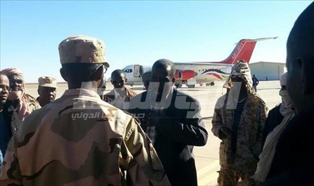 (بالفيديو): احتجاز طائرة بحقل الفيل ومنع مقرر مجلس النواب صالح قلمه من السفر
