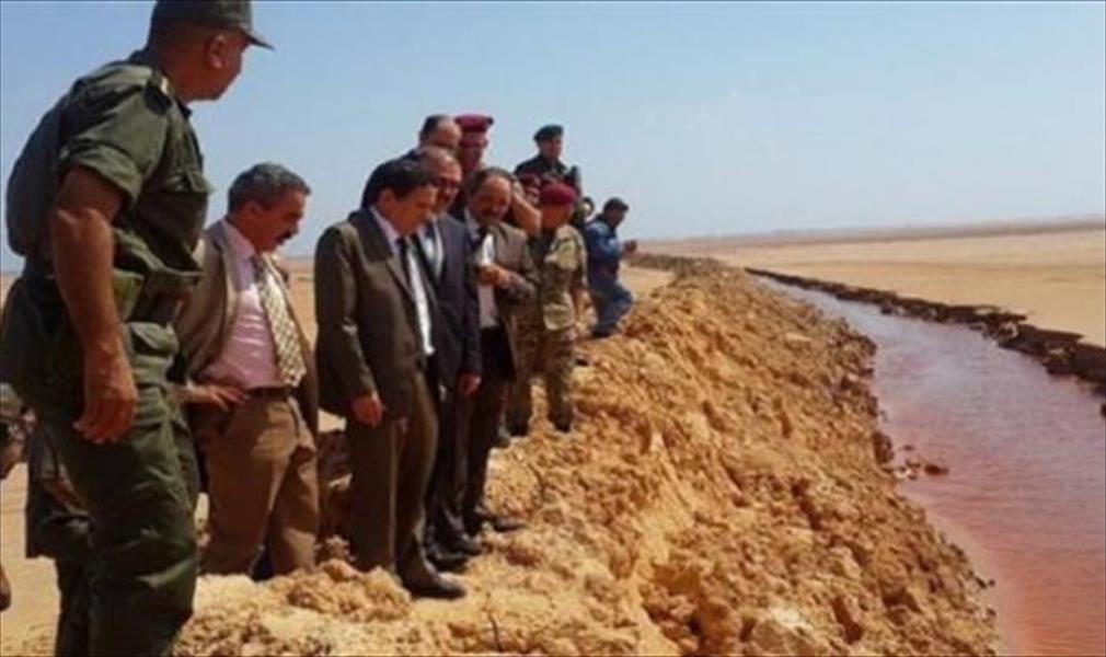 وزير الدفاع التونسي يتفقد «الساتر الترابي» على الحدود مع ليبيا