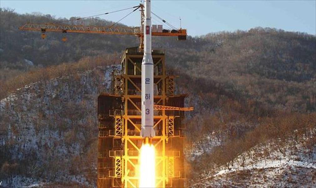 بيونغ يانغ تتجاهل العقوبات وتطلق صاروخا يحمل قمرا اصطناعيا