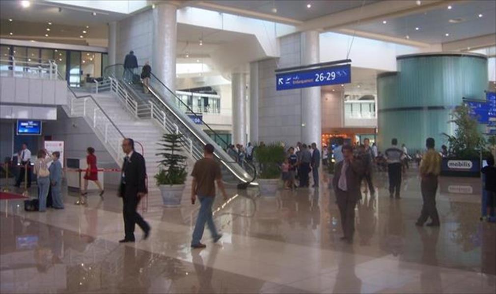 الجزائر تسمح بعودة 12 عائلة إلى طرابلس عبر مطار هواري بومدين