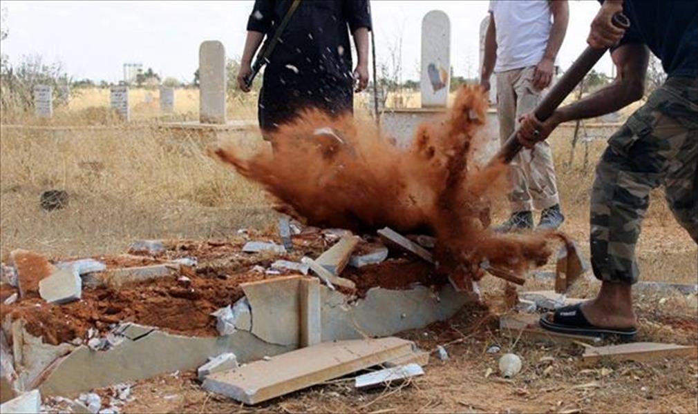 «داعش» يعبث بمقبرة الهواري في بنغازي