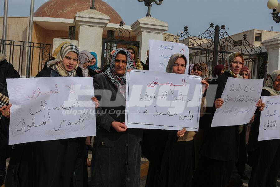 وقفة احتجاجية للهيئات القضائية في البيضاء رفضًا لمسودة الدستور‎