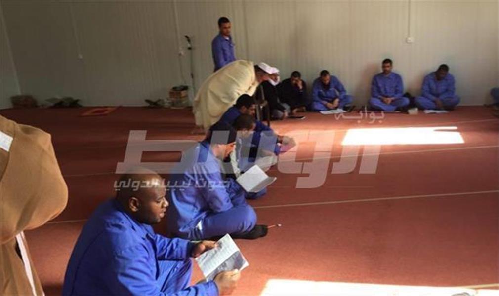 بالصور: مجلس أعيان ليبيا للمصالحة يزور سجون مصراتة