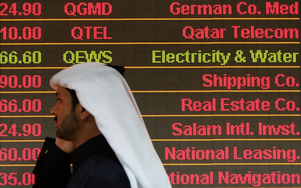 بورصة قطر تتراجع بضغط جماعي من قطاعات السوق